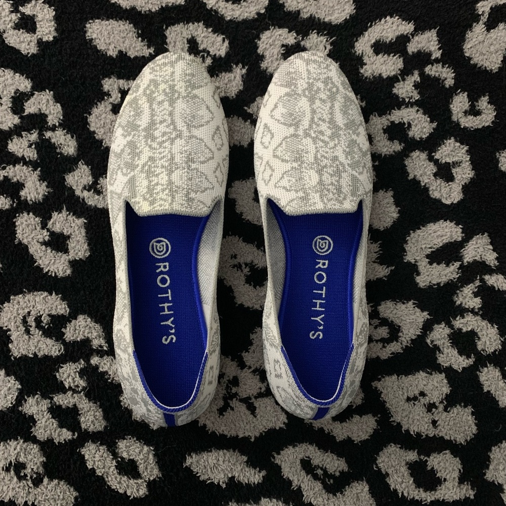 Rothy ’s Ivory Grey Snake Loafers Size 10